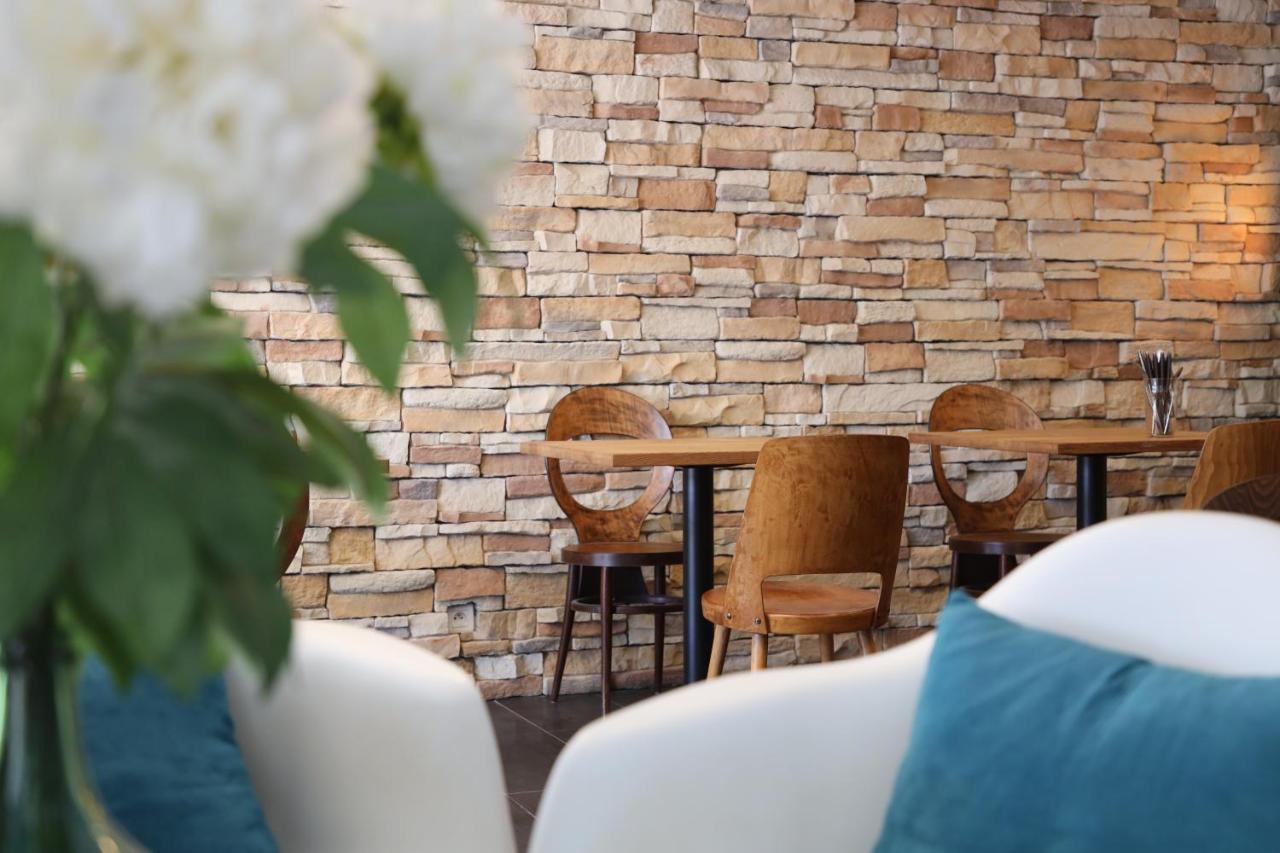 Un Hotel Sur Le Port La Rochelle  Dış mekan fotoğraf