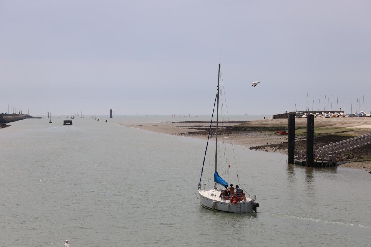 Un Hotel Sur Le Port La Rochelle  Dış mekan fotoğraf